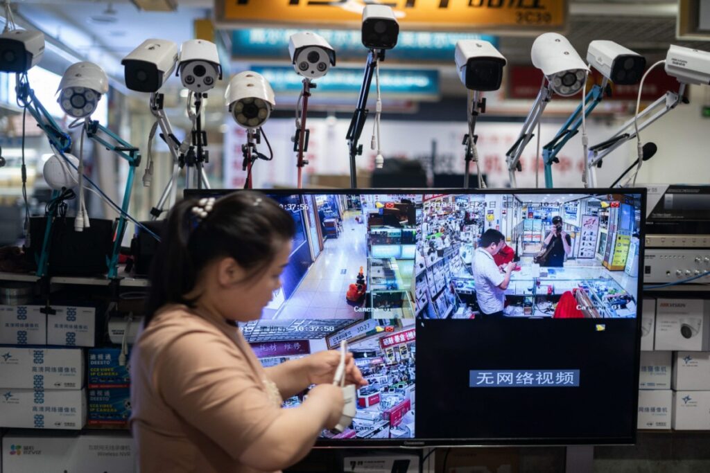 세계 1위 기업인데 "당장 짐 싸서 나가"... 中 '발끈'한 이유, 뭔가 했더니 4 CCTV