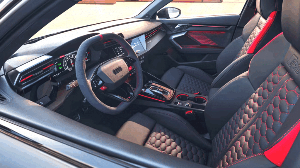 "마지막까지 미쳤다"… 425마력으로 진화한 아우디, 등장하자마자 '완판'될 이유 1 아우디 RS3 스페셜 에디션 제원