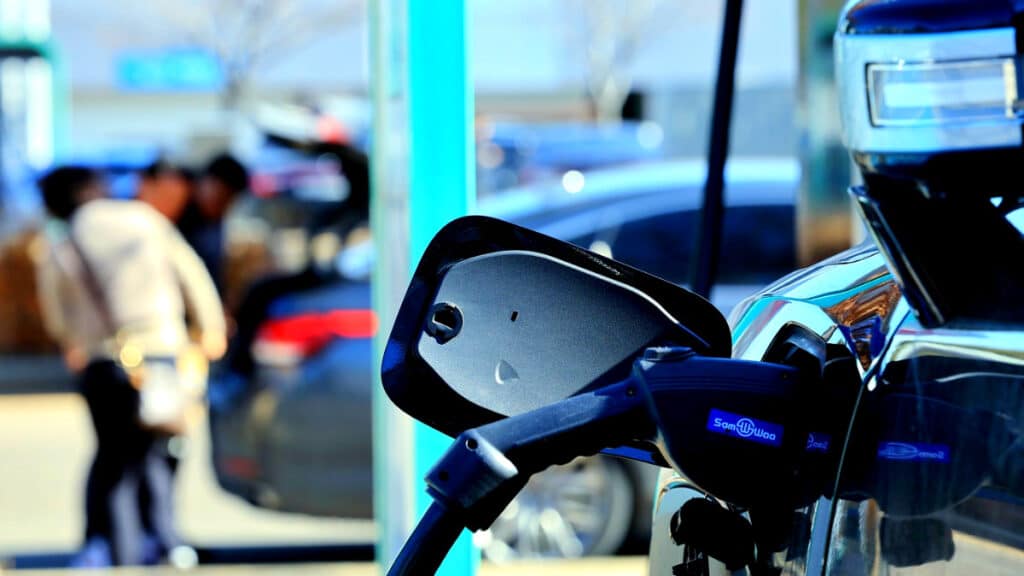 "'이 정도로 심각할 줄이야'... 한밤중 아파트서 '비명', 불과 두 달 만에 생긴 일 1 배터리