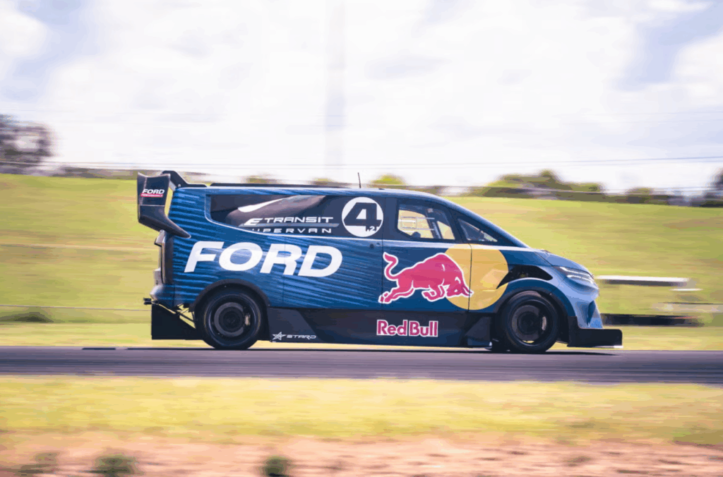 포드 슈퍼밴 4.2 뉘르부르크링 랩타임