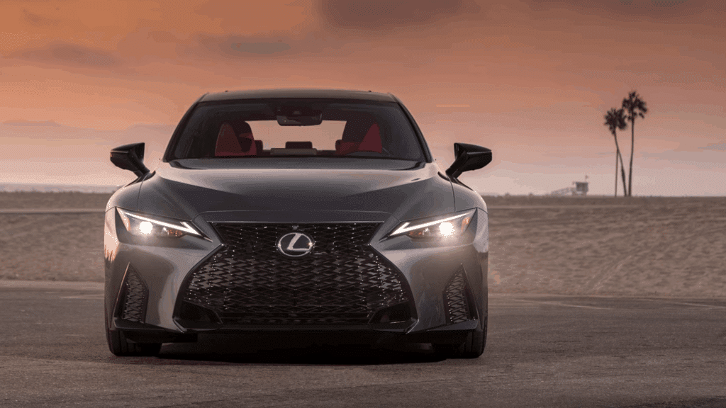 "소형 모델까지 정리한다고?".. 프리미엄 브랜드 공식 발표, '대청소 시작' 3 렉서스 IS 생산 중단