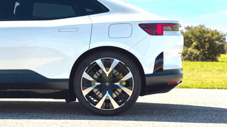 폴스타 4 레드 닷 어워드 최우수상 수상