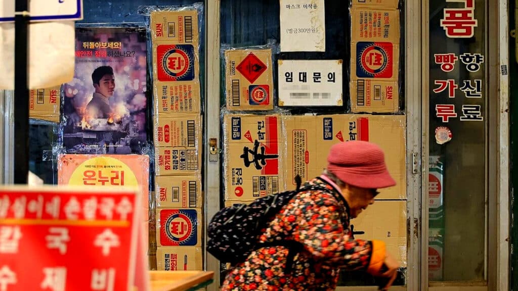 이미 예견되었던 위기… "벼랑 끝에 몰렸다" 1000조 빚더미에 전국이 ‘발칵’ 1 자영업자