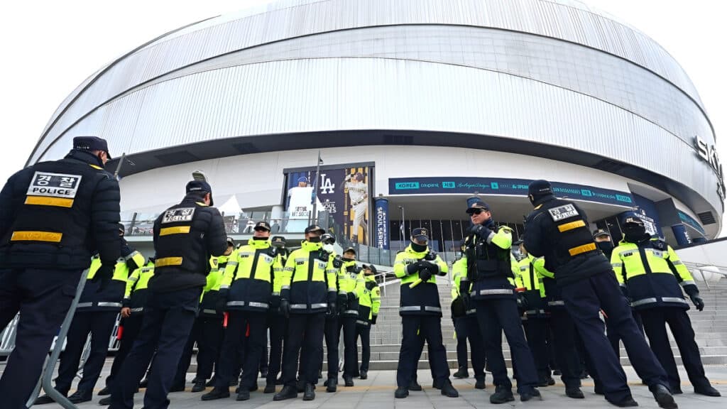 경찰 수백 명 투입됐는데, "벌금은 고작 이 정도?"… 국민들 '부글부글' 1 폭발물