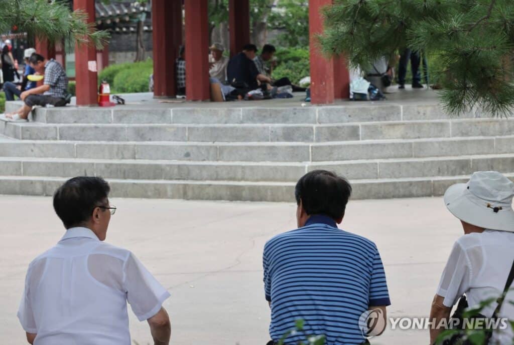 “탑골공원도 노인정도 아니었다”… ‘이곳’으로 몰리는 노인들, 이유 알고 보니 ‘울컥’ 2 노인