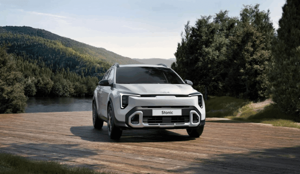 "한국에선 단종됐는데"...역대급 디자인으로 부활한 국산 크로스오버 2 기아 스토닉 성능