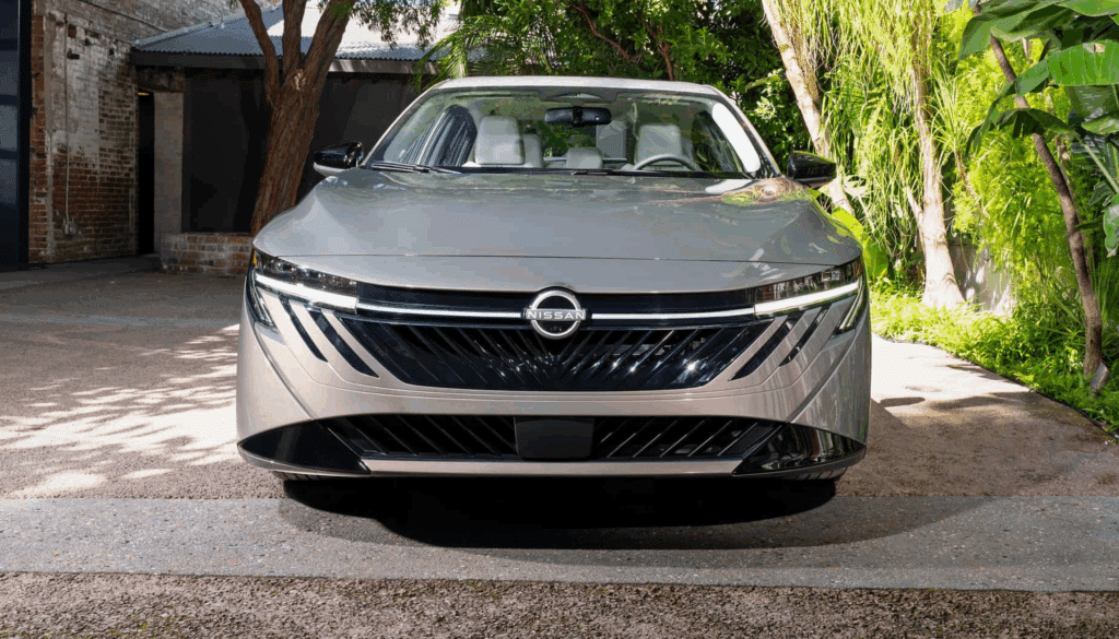 결국 칼 빼 들었다… 경쟁차종 압도하는 실내 디자인, "이 가격에 나올 줄이야" 2 2026 토요타 센트라 가격