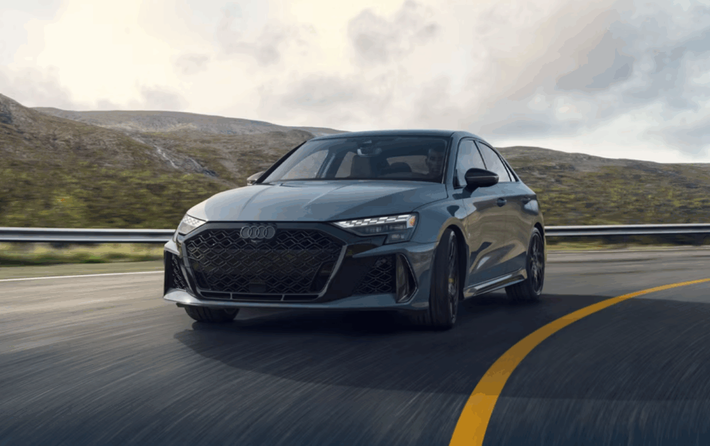 "마지막이라더니 '역대급' 만들었다"…슈퍼카 뺨치는 성능, '서민들의 포르쉐' 탄생 예고 5 폭스바겐 신형 골프 R, 아우디 RS3 엔진 탑재