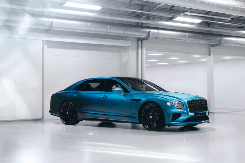 "회장님들 지갑 열린다"…'9천만 원 짜리 옵션', 부자들 '눈독' 들이는 이유 4 벤틀리 플라잉 스퍼 옴브레 페인팅 적용