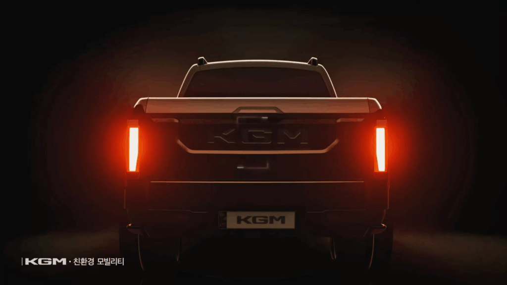 아빠들 기다리던 국산 픽업 "드디어 공개"…디자인 본 아빠들 '술렁', 왜? 4 KGM Q300 티저 공개