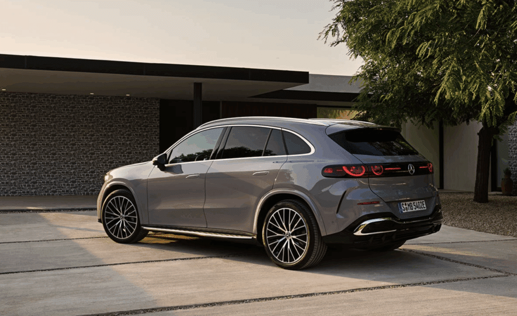 "이거 진짜 맞아?"… 벤츠의 충격 선언, ‘럭셔리’ 버리고 '끝장 승부' 5 벤츠 2027년까지 신차 40종 출시