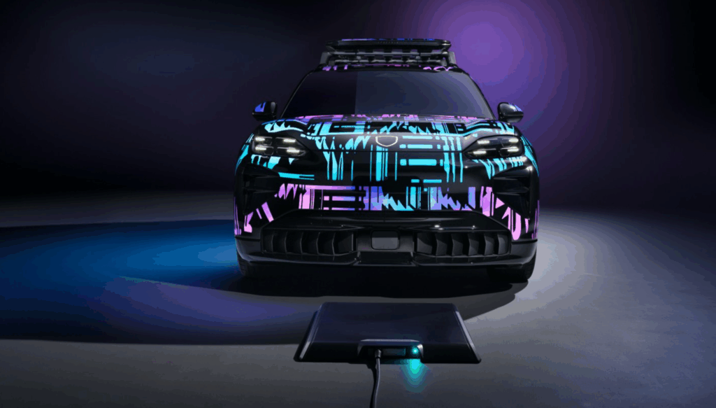 현실로 훌쩍 다가온 신기술 "드디어 공개된 포르쉐의 필살기" 2 포르쉐 카이엔 일렉트릭 무선 충전 기술 적용