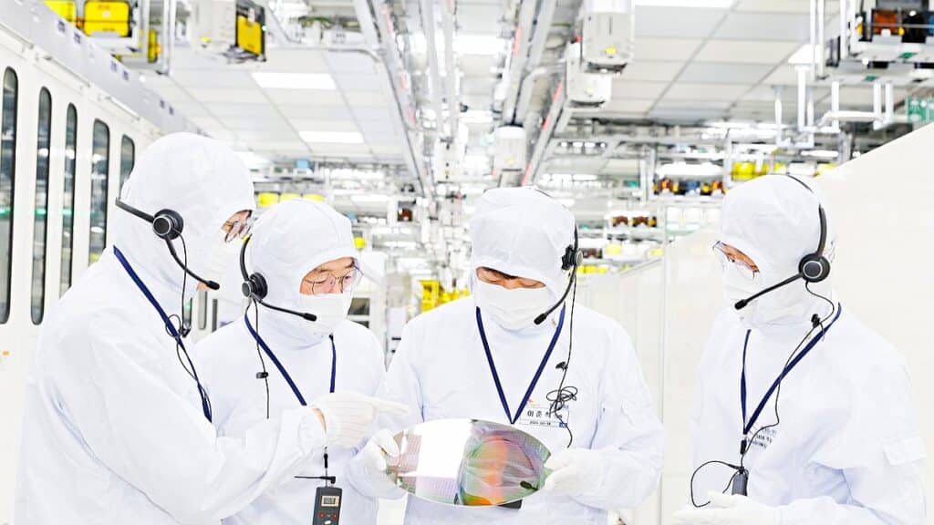 SK하이닉스, "삼성이 30년 넘게 지켜온 왕좌 탈환"…'비장의 무기' 공개하며 굳히기 예고 4 SK하이닉스