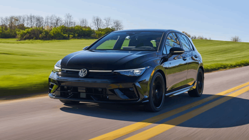 "마지막이라더니 '역대급' 만들었다"…슈퍼카 뺨치는 성능, '서민들의 포르쉐' 탄생 예고 2 폭스바겐 신형 골프 R 성능