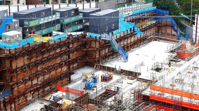 한국은행 건설 투자 경고