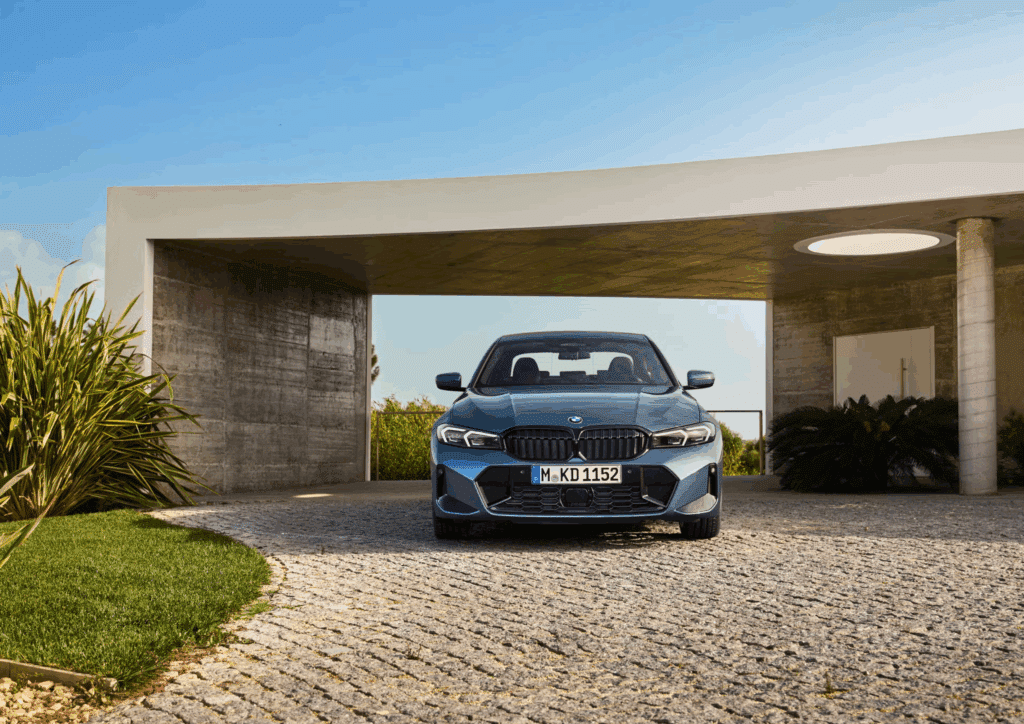 BMW 3시리즈 투트랙 전략