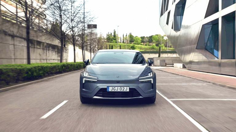 2025 폴스타 4 AI 차선 안내 기능 탑재