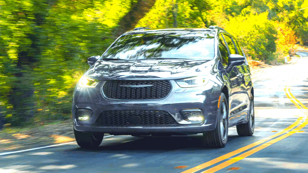 "아빠들 난리 나겠네"… '도어 발로 여는' 미니밴 등장, 디자인 싹 바꿔 "입 떡" 1 2027 크라이슬러 퍼시피카 제원