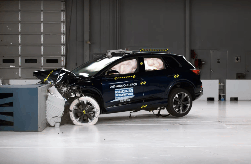 아우디 Q4 e-트론 IIHS 충돌 테스트