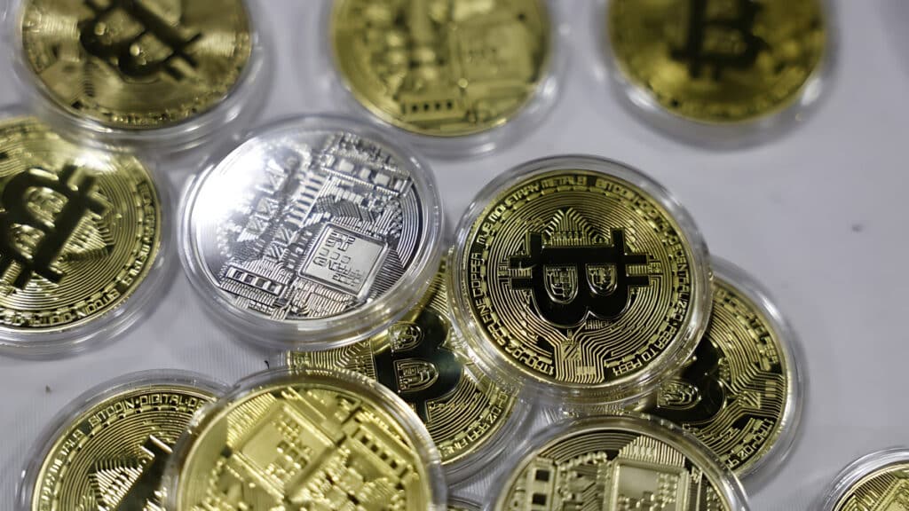 Bitcoin Fluctuating Market Price (3)