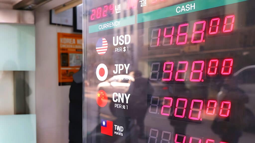 Foreign exchange-tech investors surge