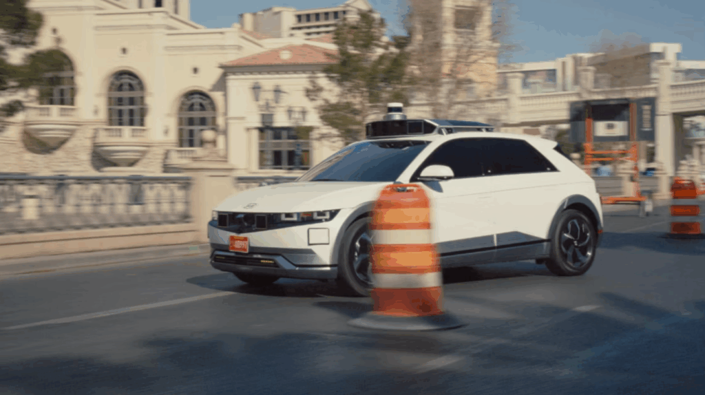 "테슬라 FSD 넘본다"...구글과 협력한 국산 전기차, 자율주행 시대 '활짝' 4 웨이모 현대차 아이오닉 5 로보택시 상용화