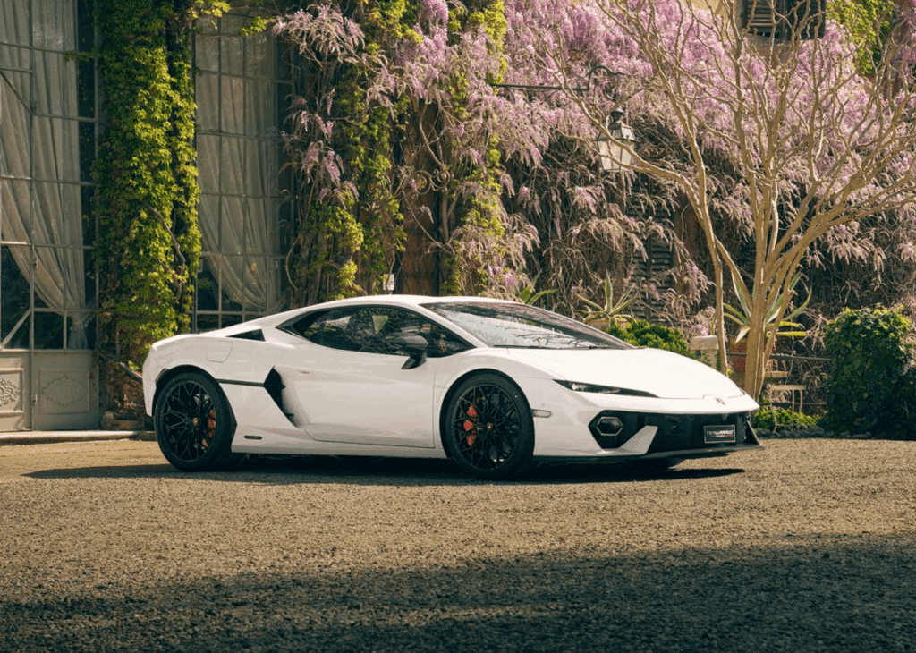 "페라리 계약 취소"..마침내 공개된 V8 하이브리드 슈퍼카, 주문 폭주 '실화?' 3 람보르기니 8140대 인도