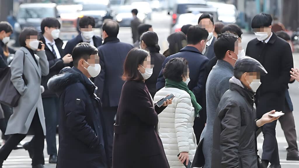 South Korea Is Hard to Rise in Class (2)