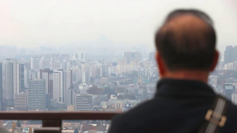 South Korea Is Hard to Rise in Class