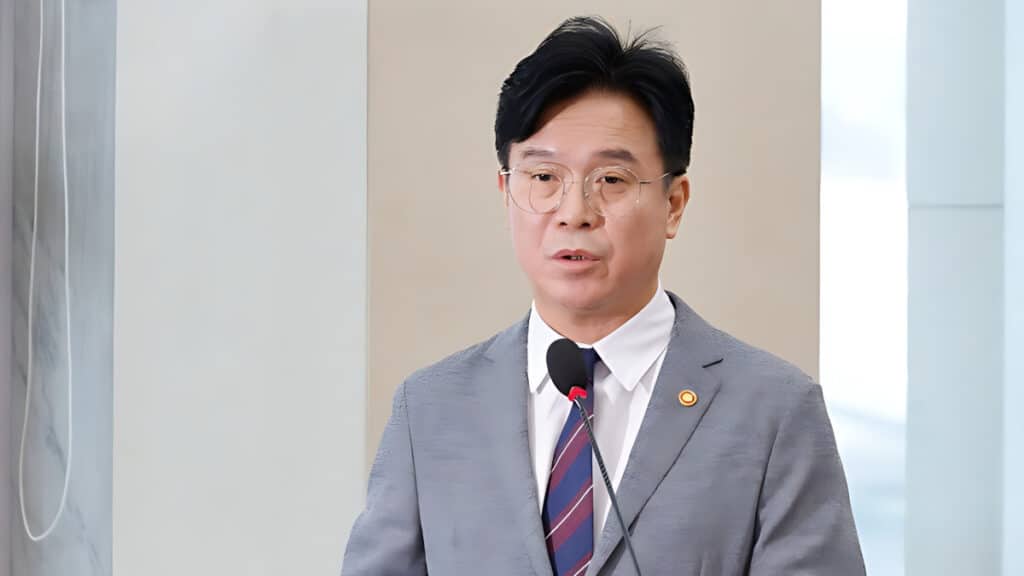 a push to extend the retirement age (4)