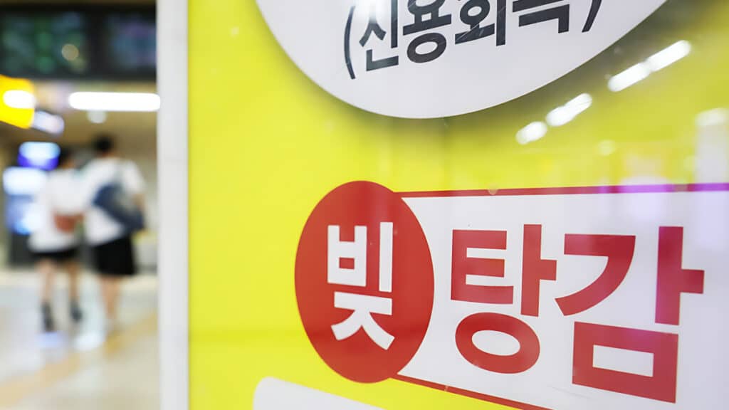 office workers technological tools (6)