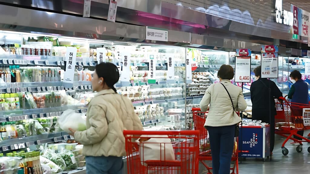 Consumer prices rise in November (2)