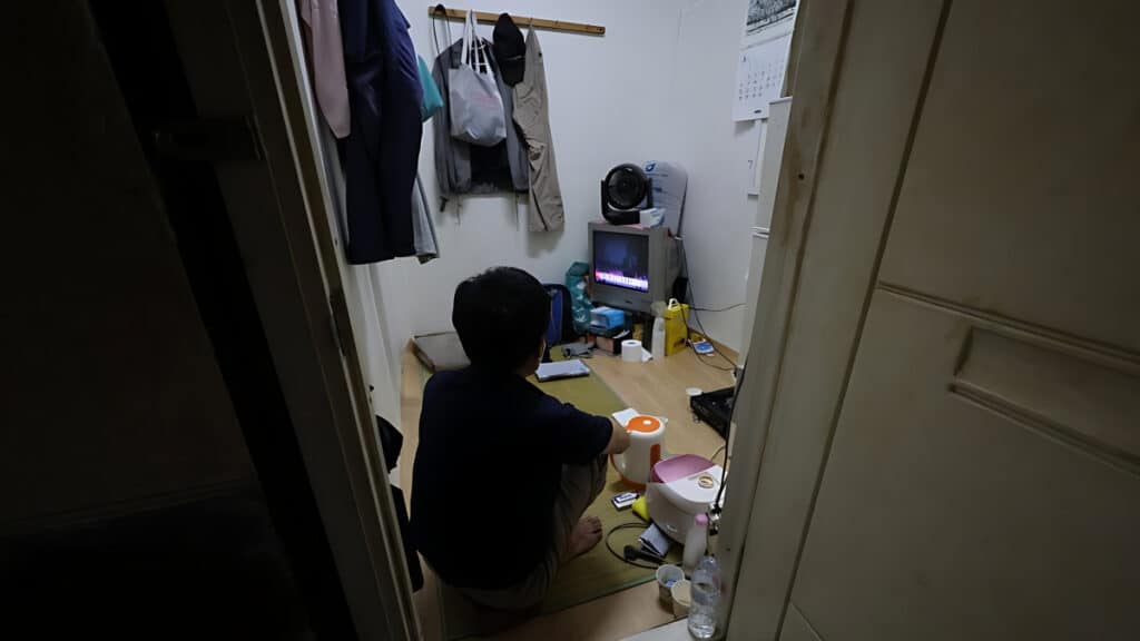 Earned income declines in five years (5)