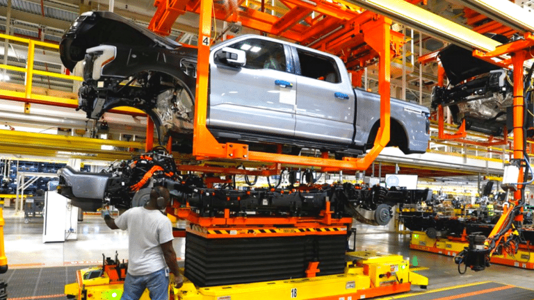 포드 F-150 라이트닝 단종