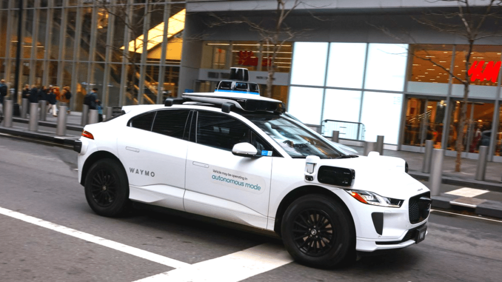 웨이모 로보택시 정전으로 운행 중단