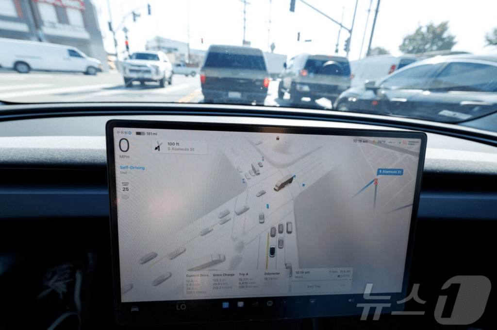 테슬라 오토파일럿 중단