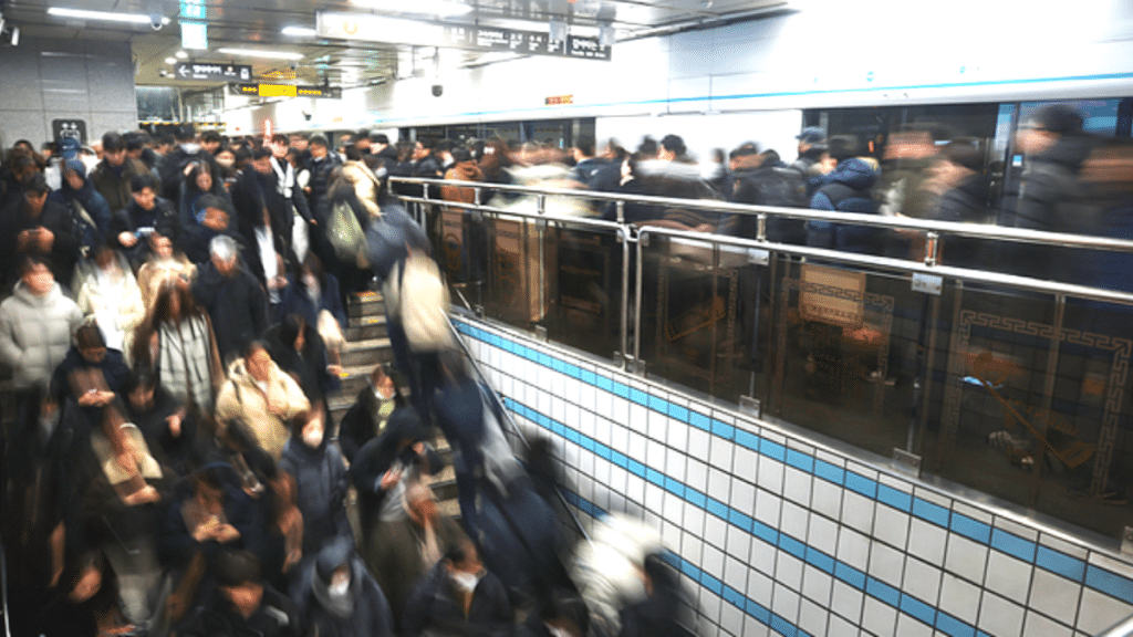 "사람이 없어서 공장 멈춘다"… 2034년 대한민국에 닥칠 '122만 명 공백'의 실체 1 2034년까지 필요 추가 인력 122만 2천명