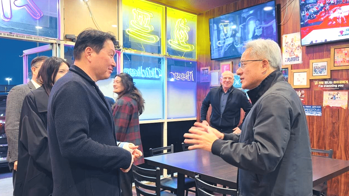 "판돈만 10조 원 걸었다"… SK 최태원, 반도체 넘어 노리는 '진짜 큰 그림' 1 최태원 SK그룹 회장 연쇄 회동