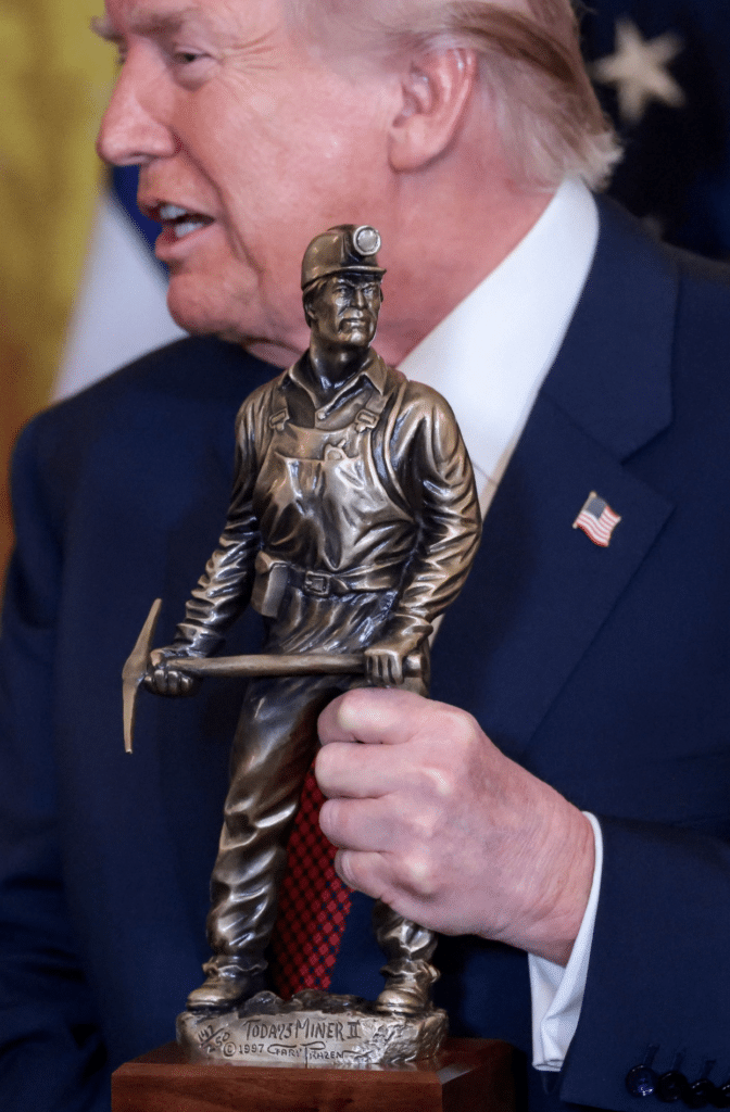 트럼프 대통령, 석탄 수출 무역 합의 발언