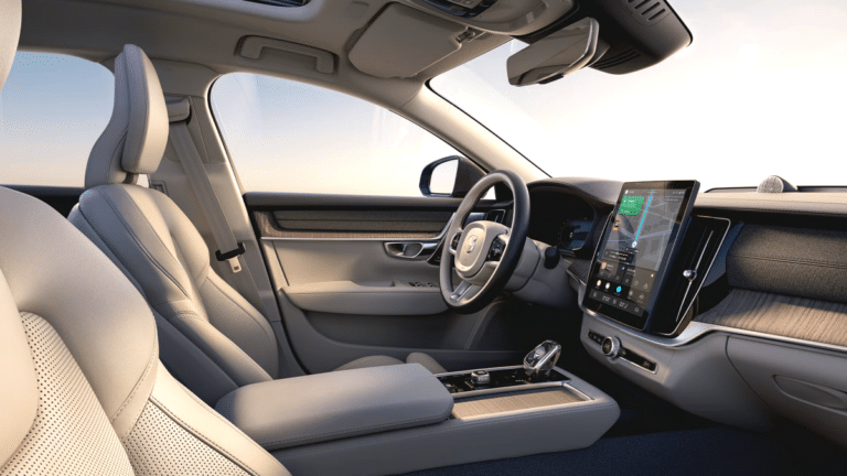 볼보 S90 올해의 하이브리드 세단