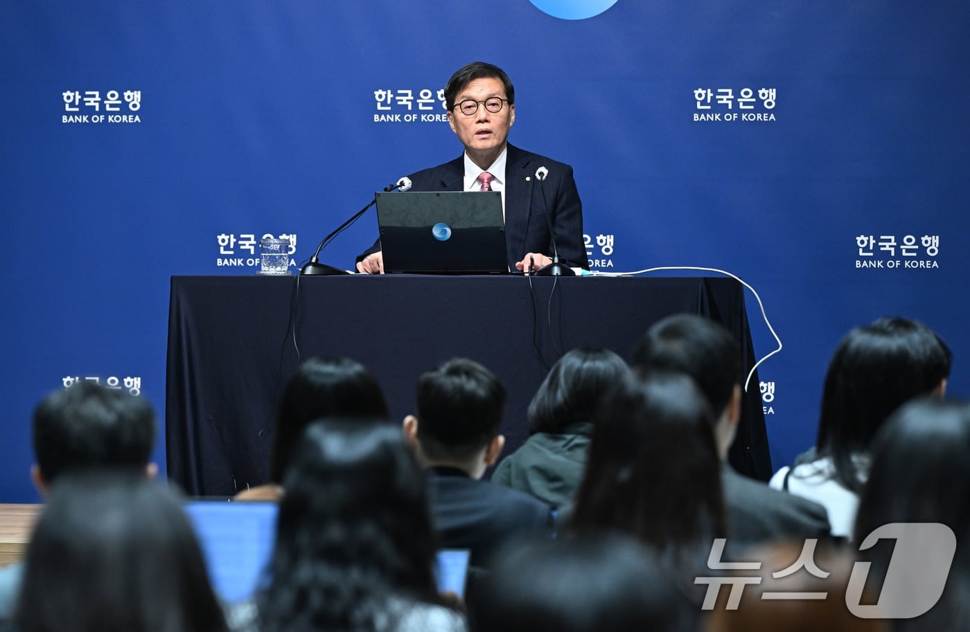 이창용, BIS 총재회의·IMF 아시아 2050 콘퍼런스 참석차 출국 - 뉴스1