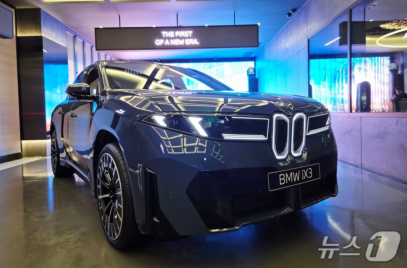 프리미엄 전기차 시대 연다"…BMW iX3, 혁신 기술에 사전계약 폭주 - 뉴스1