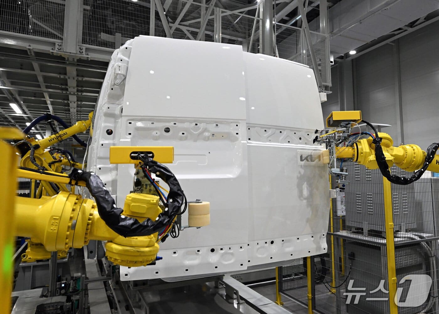 로봇과 노동자의 공존 이렇게 가능"…기아 화성 EVO 플랜트[르포] - 뉴스1