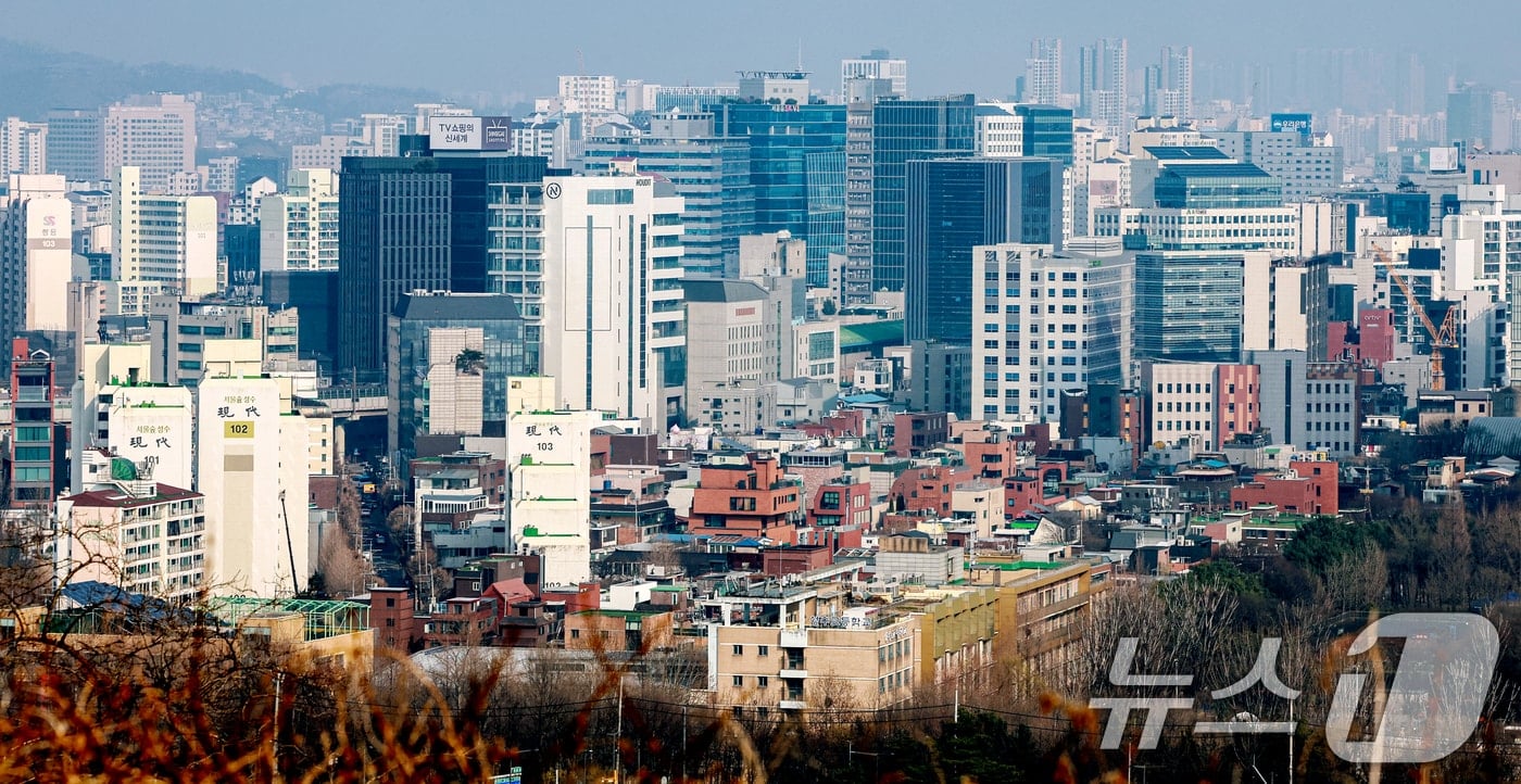5월 이후 부동산 규제 강화…보유세 인상·대상 확대 검토 - 뉴스1