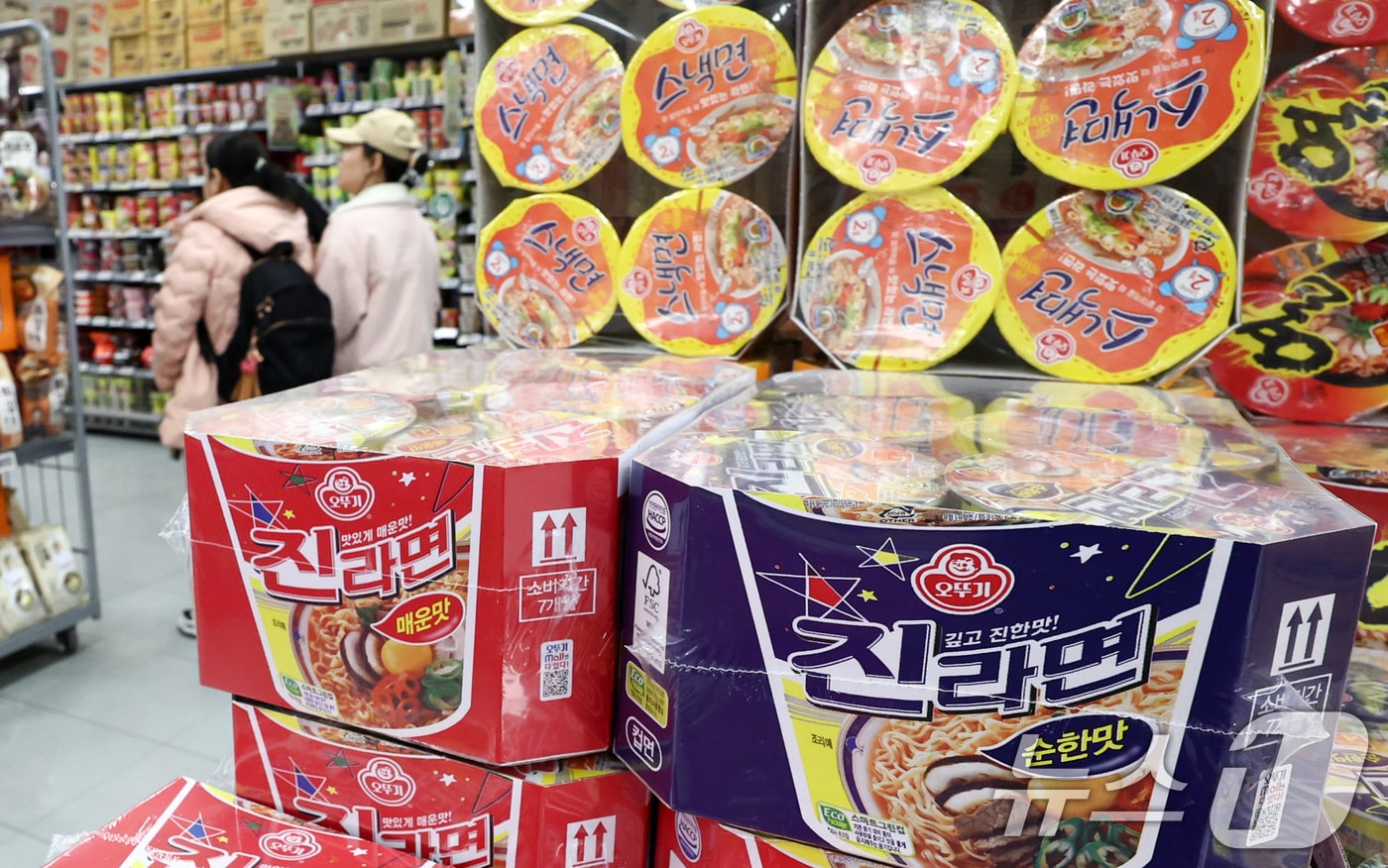 농심·오뚜기·삼양, 라면값 인하 결정 - 뉴스1