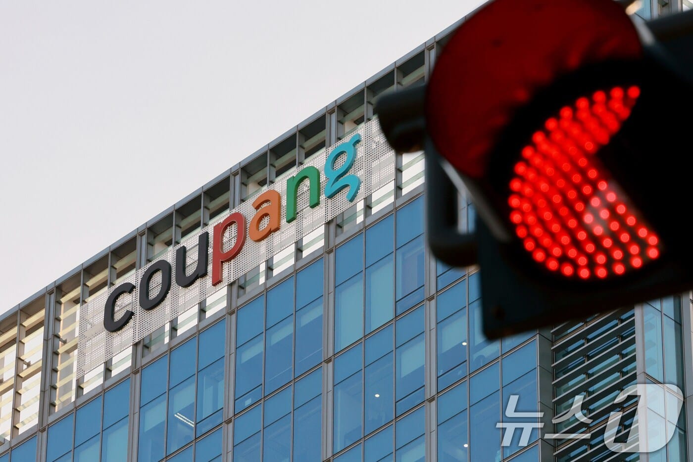 경찰 '개인정보 유출' 쿠팡 본사 압수수색…"유출자·경로 규명" - 뉴스1