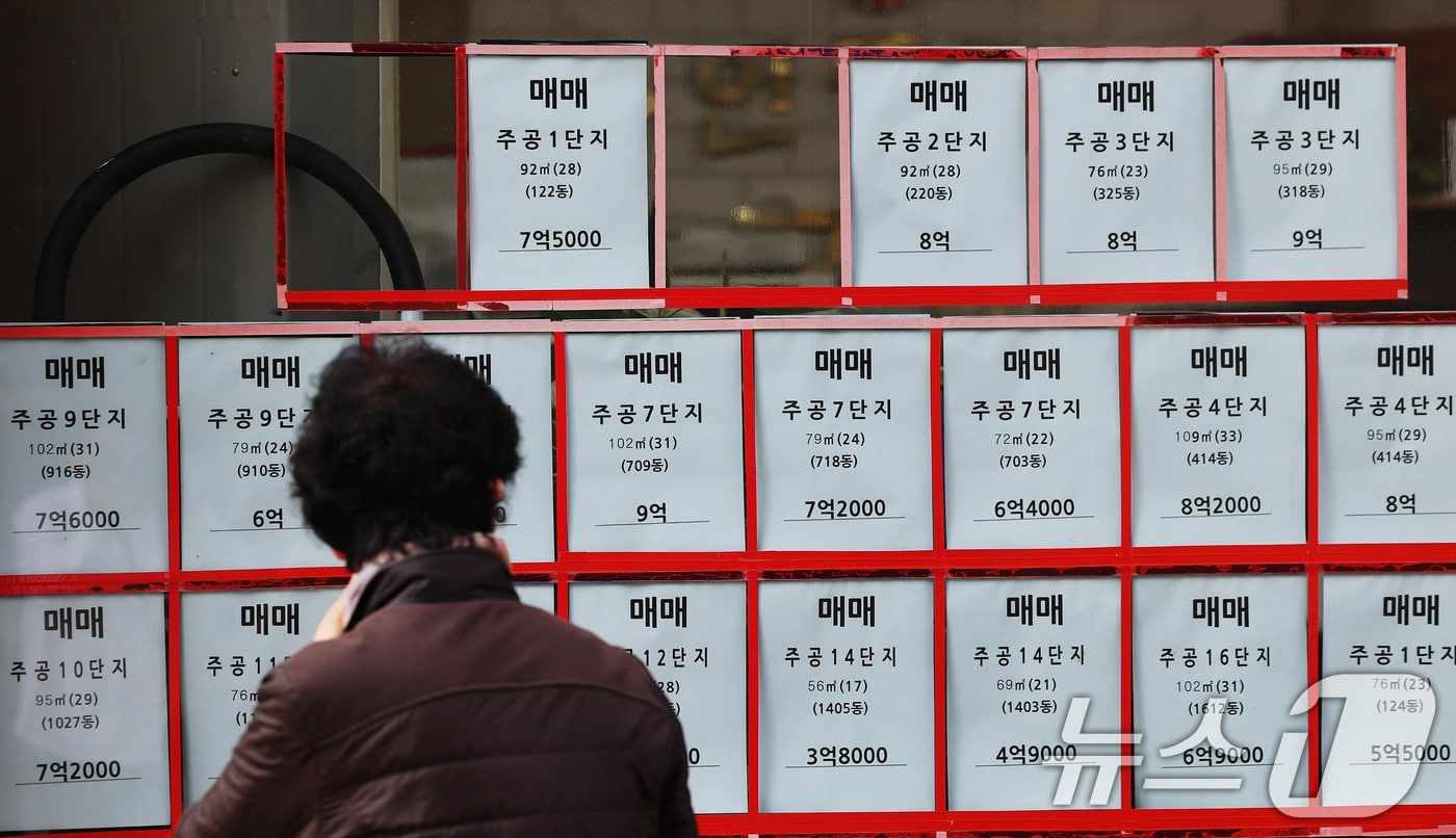 세입자 눌러앉고 신규 계약 신고가…전세대란 신호 뚜렷 - 뉴스1