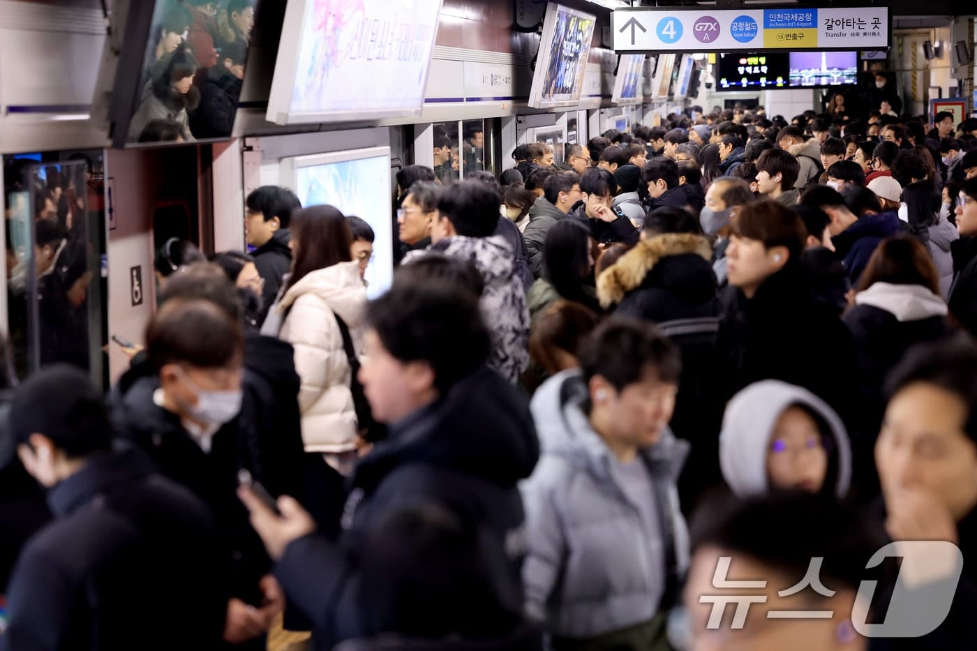 서울 지하철 하루 669만명 타고 내려…가장 붐비는 역은 '잠실역' - 뉴스1