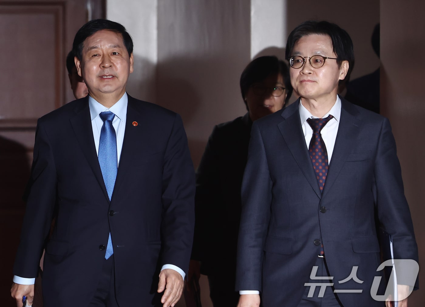 30년 만에 석유 최고가격제 시행하는 정부 - 뉴스1