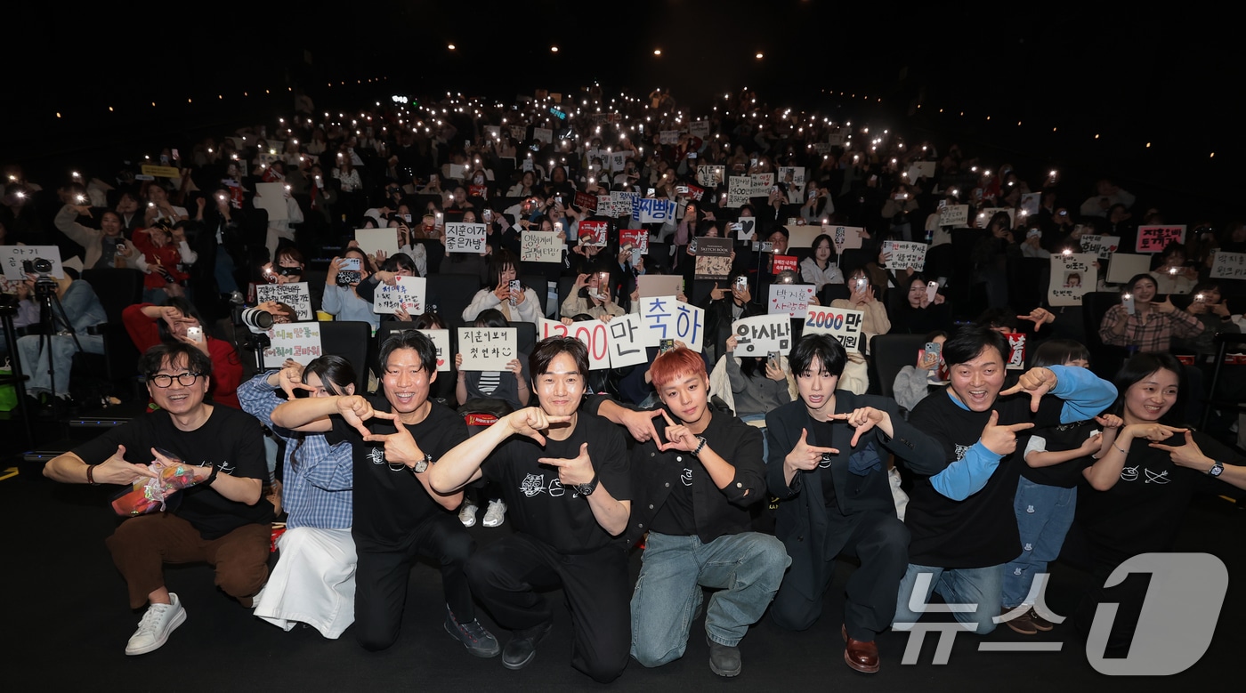 왕과 사는 남자' 1300만 돌파, 관객과 함께 - 뉴스1